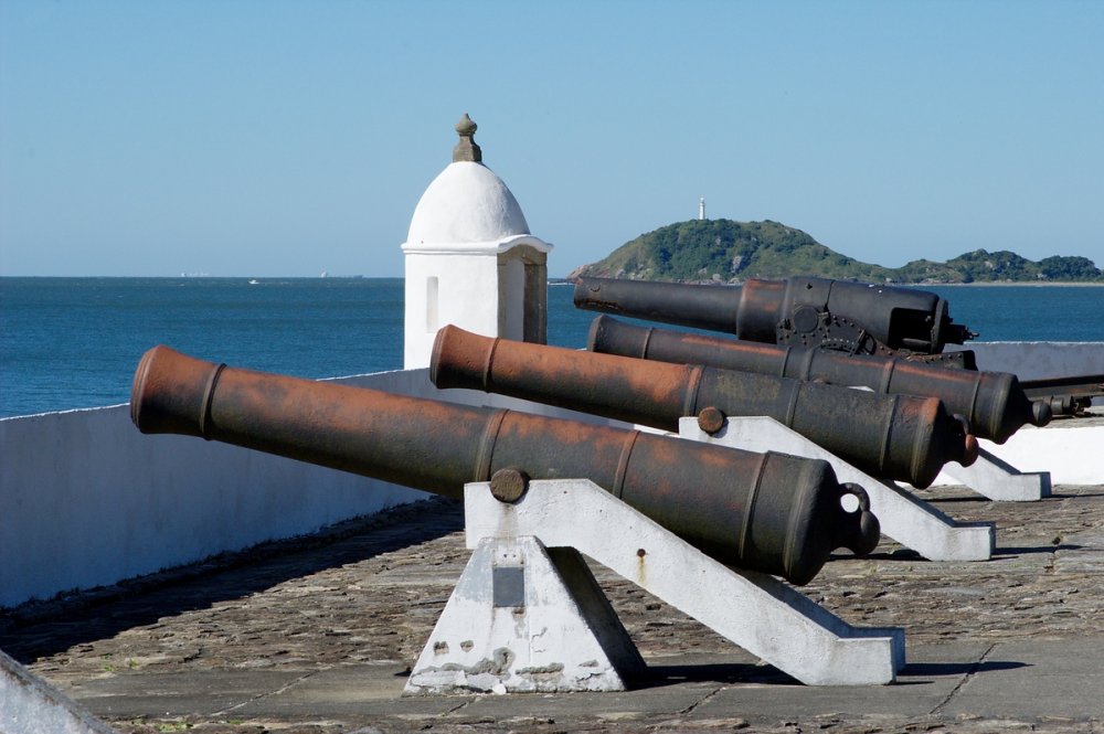 Foto da Casa Beira Mar - forte-ilha-canhao.jpg